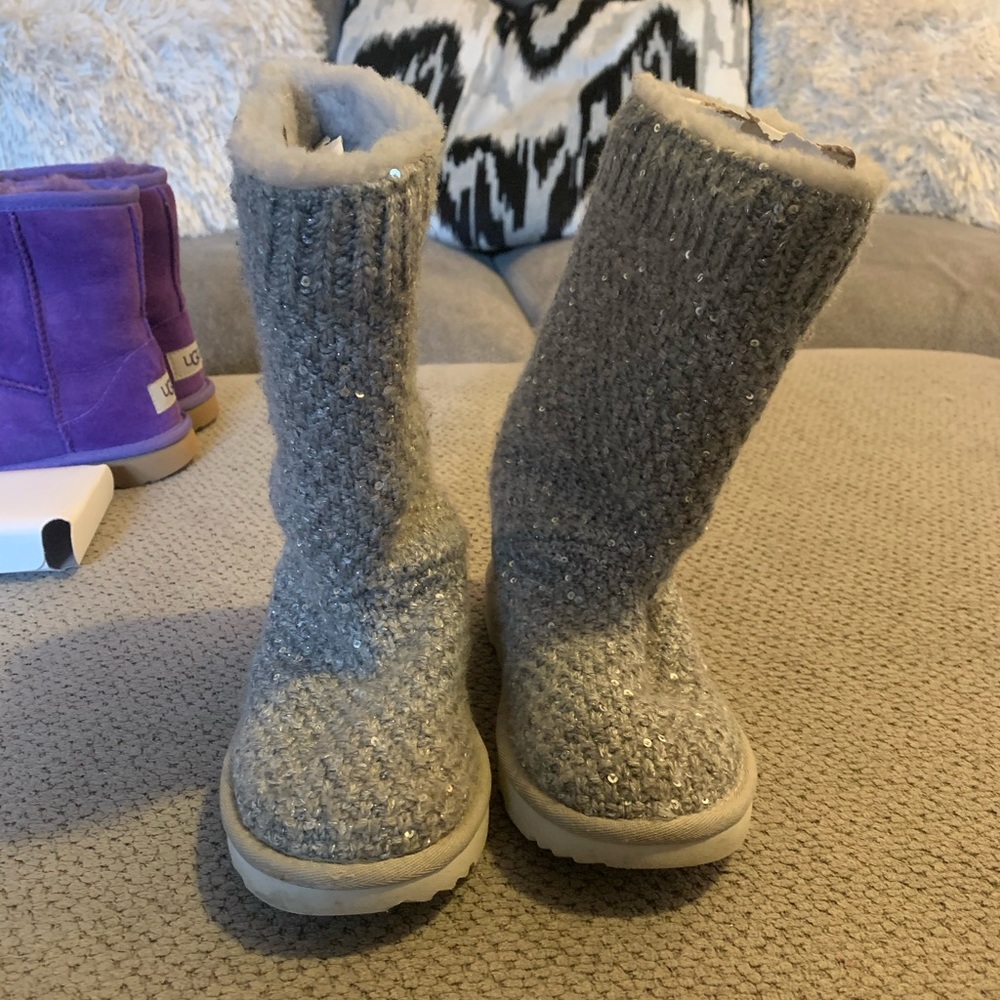Girls Ugg gray knit sweater sweater